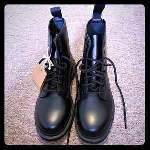 DrMartens 1460 all black, smooth leather boots new